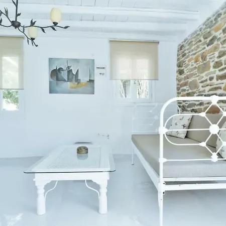 Cozy 2-bedroom House In Tinos